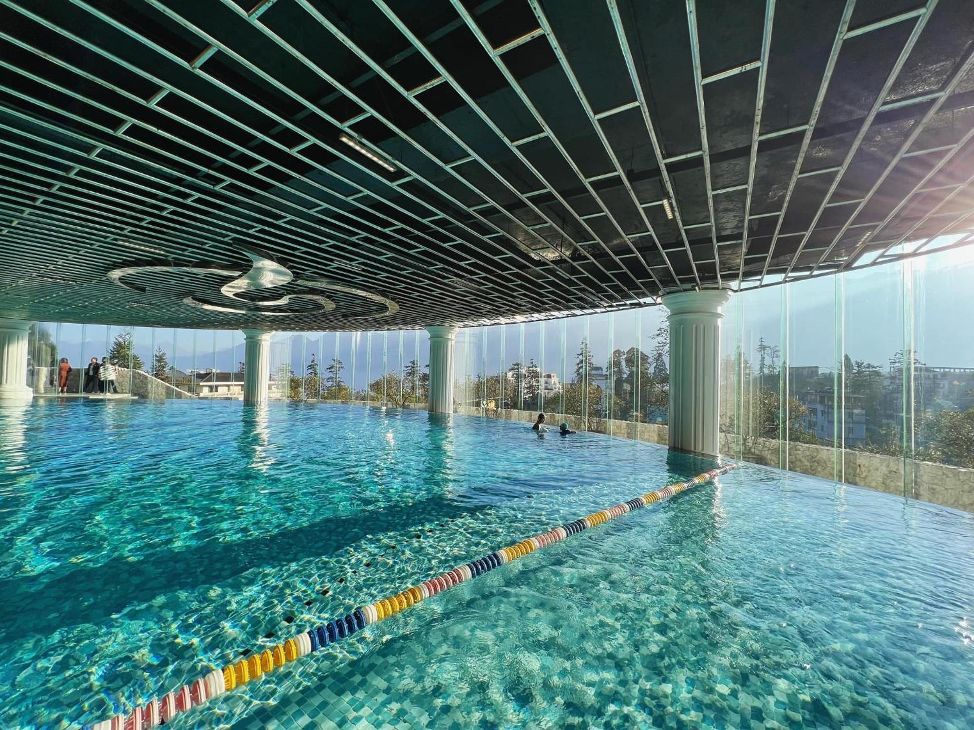 Silk Path Grand Sapa Resort & Spa Exterior foto The swimming pool