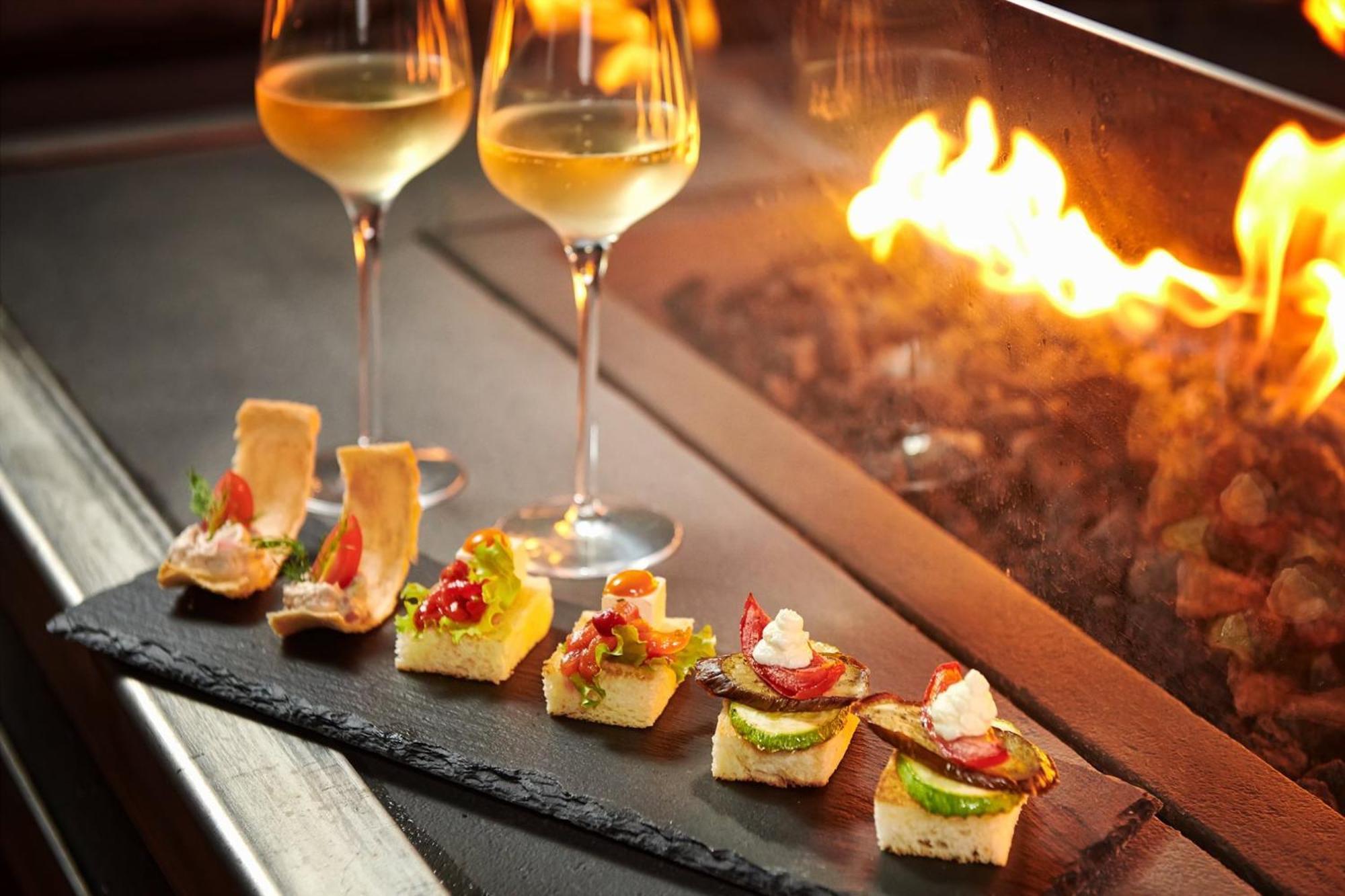 Silk Path Grand Sapa Resort & Spa Exterior foto A selection of tapas