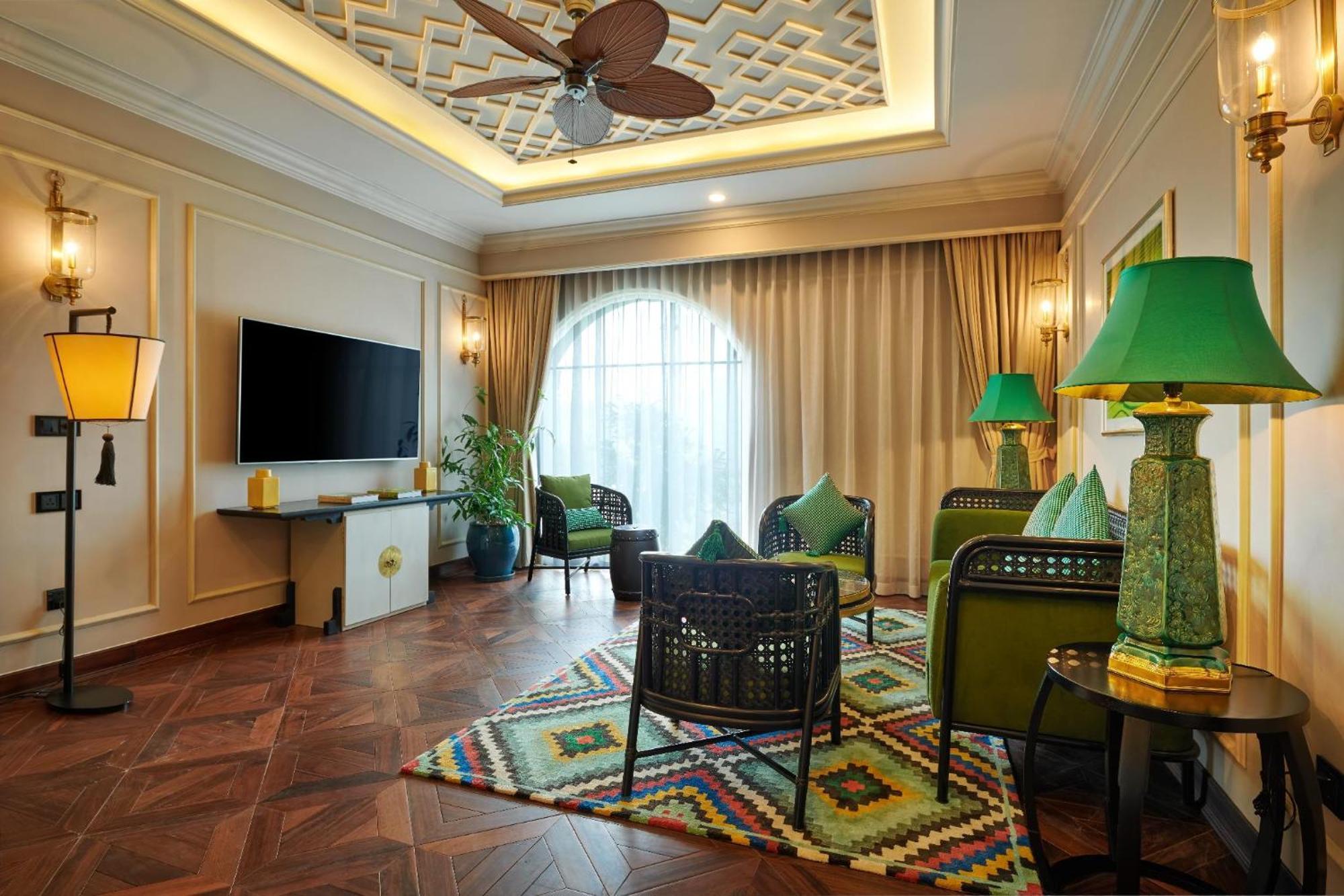 Silk Path Grand Sapa Resort & Spa Exterior foto A living room at the hotel