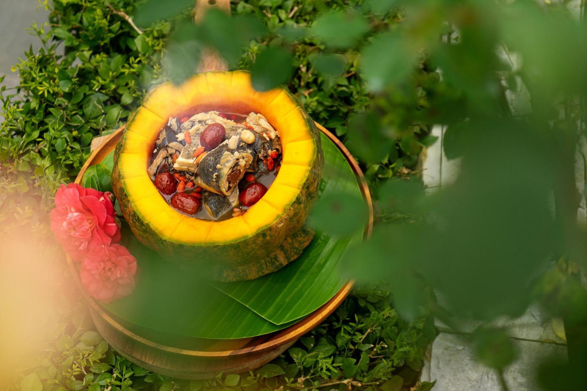 Silk Path Grand Sapa Resort & Spa Exterior foto A pineapple salad