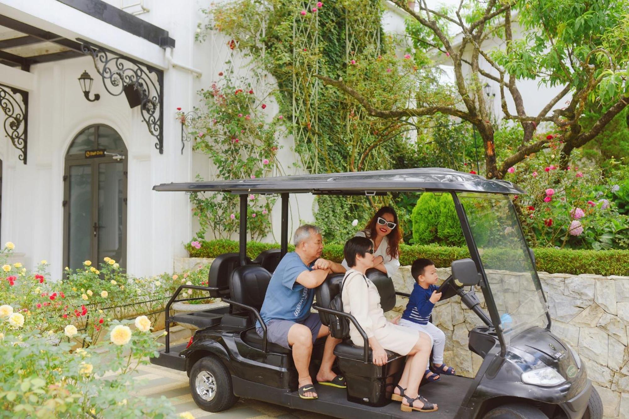 Silk Path Grand Sapa Resort & Spa Exterior foto Club Car Villager