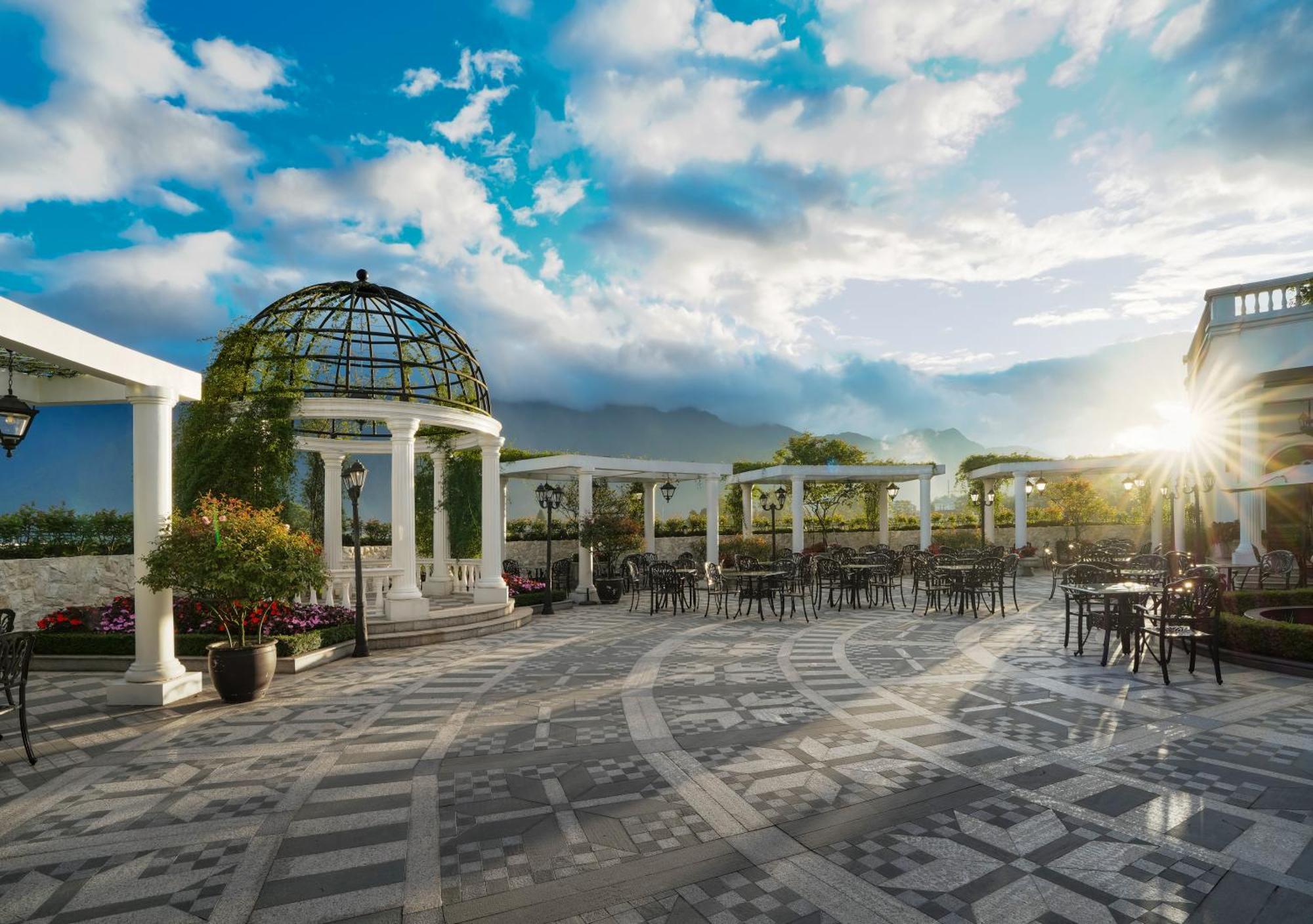 Silk Path Grand Sapa Resort & Spa Exterior foto The Sky Garden