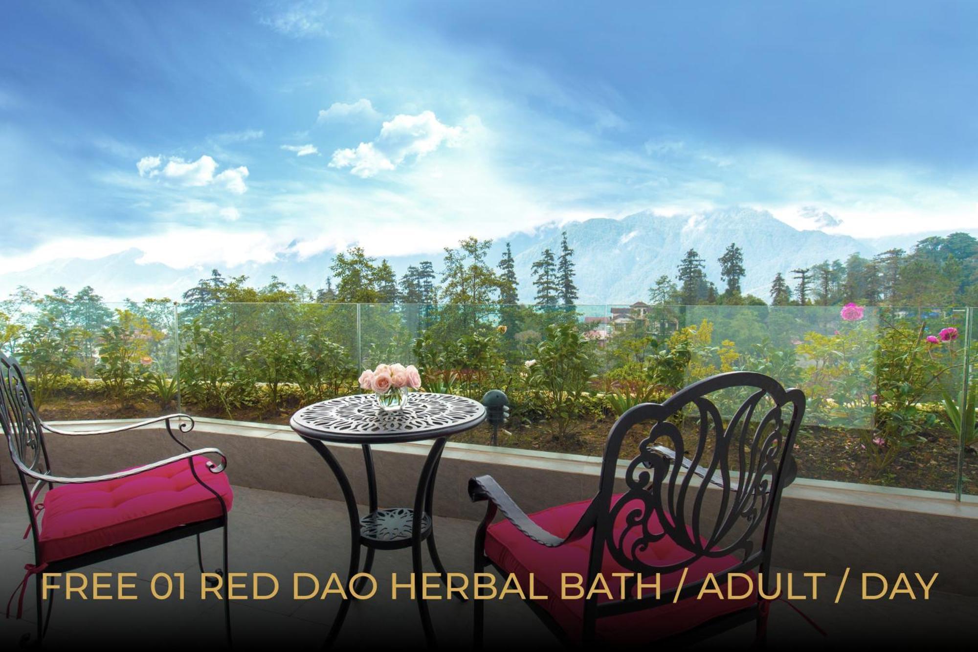 Silk Path Grand Sapa Resort & Spa Exterior foto View of Mount Shasta from the Red DAO Spa