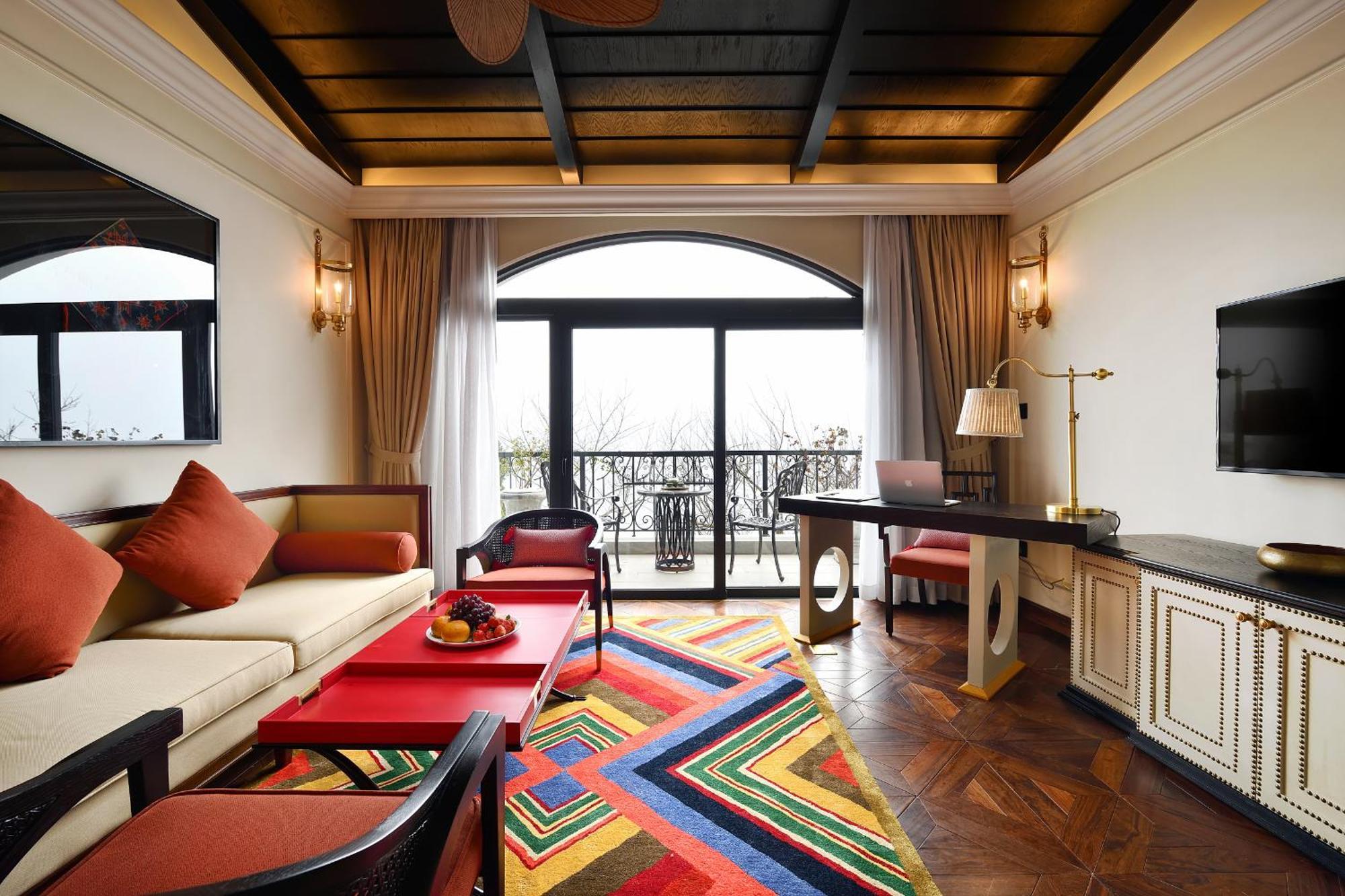 Silk Path Grand Sapa Resort & Spa Exterior foto A suite at the hotel